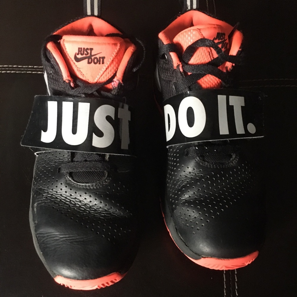 Boys Nike shoes size 6Y